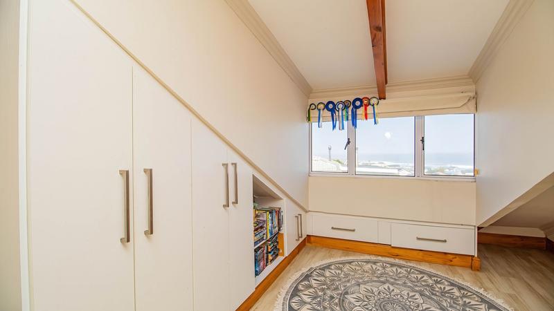 4 Bedroom Property for Sale in Outeniqua Strand Western Cape